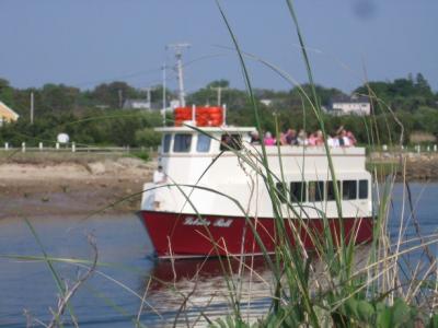 ss lobster roll boat in water